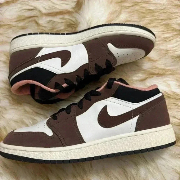 Nike Air Jordan 1 Low SE GS Mocha Light Chocolate - Picture 1 of 8